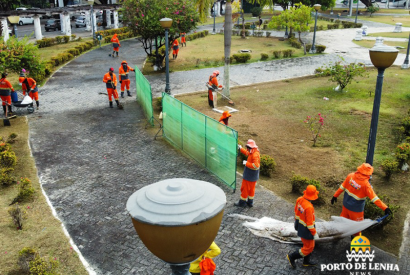 Praa da Saudade recebe ao de limpeza da Prefeitura de Manaus