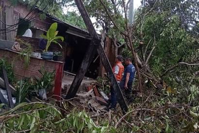 Forte chuva causa transtornos em vrios bairros de Manaus 