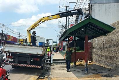 Abrigo de nibus  implantado pela Prefeitura de Manaus na avenida Torquato Tapajs nesta quinta-feira 