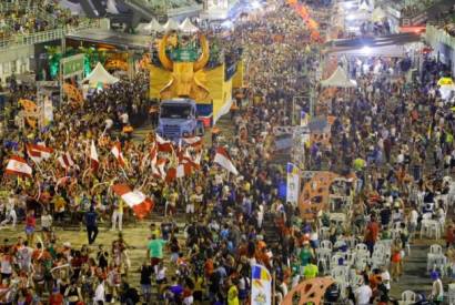 Segunda noite do Boi Manaus rene mais de 20 mil pessoas no Sambdromo