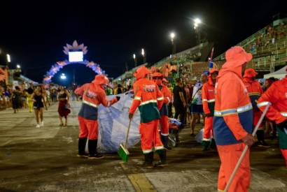 Garis da Prefeitura de Manaus fazem festa da limpeza no Boi Manaus 2022