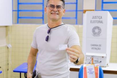 Prefeito David Almeida vota no segundo turno das eleies 2022 e destaca importncia de exercer a cidadania