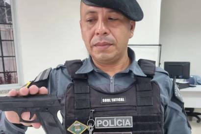 Homem  detido portando arma de brinquedo em fila de votao em Coari