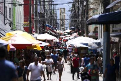 Veja o horrio de funcionamento do comrcio de Manaus no  dia de finados 