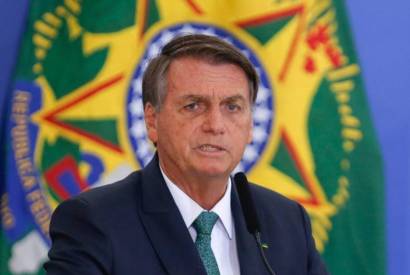 Em discurso breve, Bolsonaro agradece eleitores e afirma que vai cumprir constituio