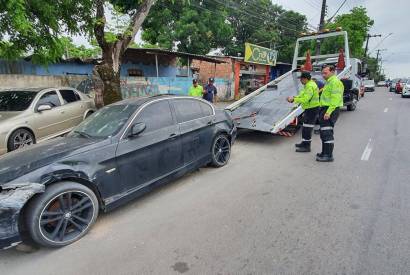  Operao Sucata retira veculos abandonados de caladas na zona Centro-Sul de Manaus