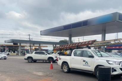 Posto de gasolina  autuado por desvio de energia em Manaus 