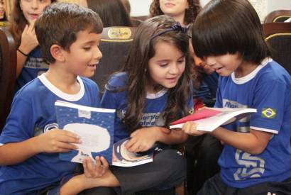 Crianas e adolescentes lanam nova edio do livro Novos Talentos, neste sbado