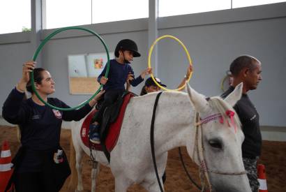 Equoterapia da PMAM ampliar vagas aps aquisio de cavalos e reforma do ncleo