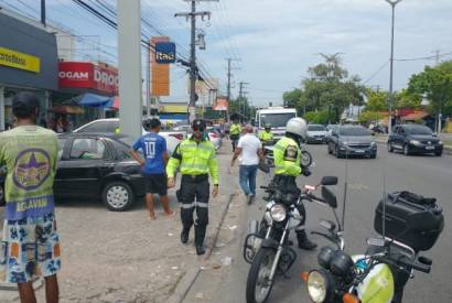 Em Manaus, 40 motoristas so autuados por estacionamento proibido na zona Norte