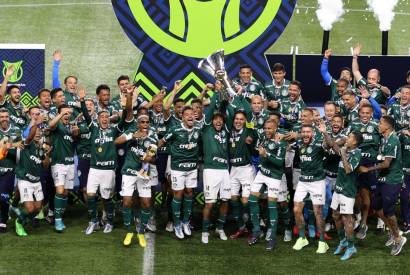 Palmeiras vence Amrica-MG e recebe trofu de campeo Brasileiro   