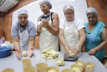 Moradoras do Residencial Mestre Chico II participam de oficina de panetone