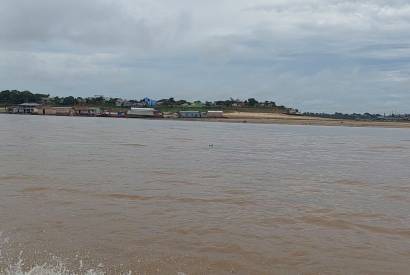 Canoa colide com balsa e acidente deixa uma criana morta e outras duas desaparecidas, no AM