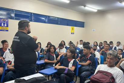 Mais de 100 alunos de escola estadual da zona norte de Manaus recebem ao socioeducativa da SSP-AM