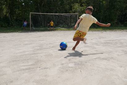 Campanha Um gol para Amaznia convoca time de doadores para recuperar o equivalente a 7 campos de futebol na regio