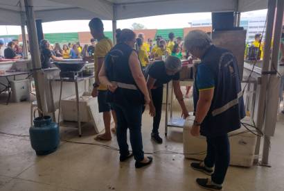 Visa Manaus fiscaliza pontos de venda de alimentos no Podium da Arena da Amaznia