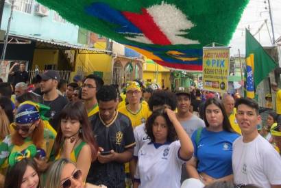 Emoo toma conta de torcedores da rua Santa Izabel no bairro Vila da Prata em Manaus   