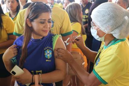 Mais de 500 pessoas foram vacinadas contra Covid durante transmisso de jogo na Arena   