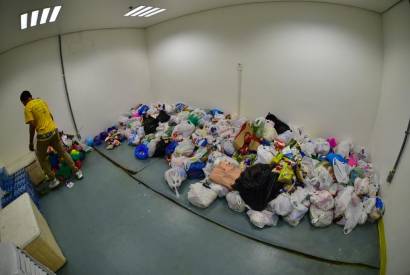 Primeiro dia do Copa na Arena arrecada 100 brinquedos e 1,5 tonelada de alimentos