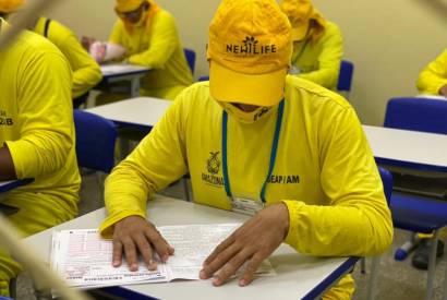 Regularizao da carreira: Seap entrega carteiras funcional aos policiais penais