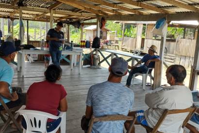 Idam assiste comunitrios na elaborao de acordo de pesca em Itapiranga