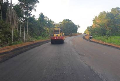 Governo do Amazonas avana com pavimentao do Ramal do Mapi, em Borba