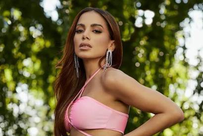 Anitta volta a ser internada em So Paulo e cancela show   