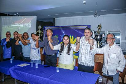 Surpresa, emoo e esperana marcam apresentao do elenco azulino