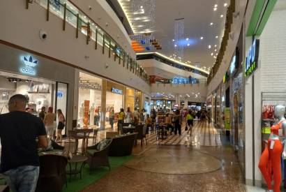 Manauara Shopping opera com horrio de funcionamento ampliado facilitando as compras de fim de ano