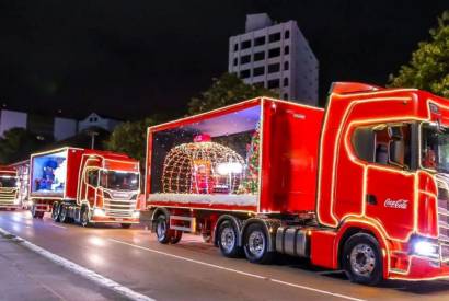 Caravana de Natal Coca-Cola passa pelo Ptio Gourmet, do Morada do Sol, nesta quinta-feira 