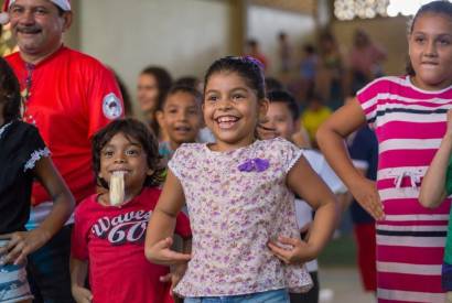 Ao social Exploso de Natal leva a magia da data para crianas da Zona Sul de Manaus