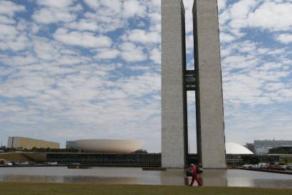 Congresso derruba veto  lei que probe arquitetura hostil