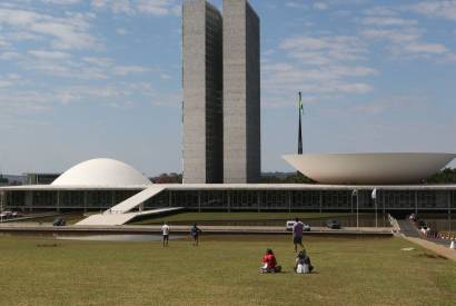 Congresso promulga reajustes para parlamentar, ministro e presidente