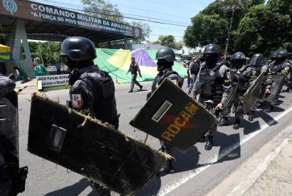 Foras de Segurana do Amazonas retiram acampamento da frente do CMA