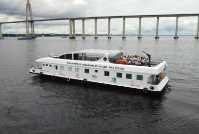 Barco de pesquisa da UEA lana expedio de monitoramento das guas dos rios do Amazonas