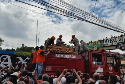 Maior dolo do Vasco, Roberto Dinamite  sepultado em Caxias, no RJ