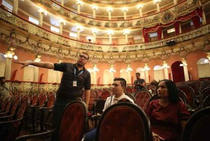 Visita guiada no Teatro Amazonas  opo para alunos durante o perodo de frias