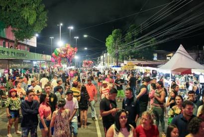 Show pirotcnico d ponta p inicial da celebrao dos 139 anos da Praa 14 de Janeiro