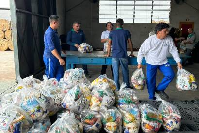 Energia Solidria: mais de 2.100 toneladas de alimentos j foram doadas em cestas bsicas, frangos e kit lanche a comunidades em Manaus e interior beneficiando 876 mil pessoas