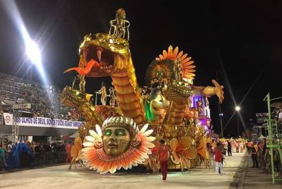 A Grande Famlia exalta histria do municpio Eirunep 'O Cordel Amaznico' na avenida do samba 