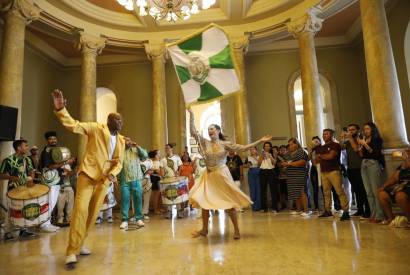 Sarau Carnavalesco leva alegria da temporada ao Teatro Amazonas