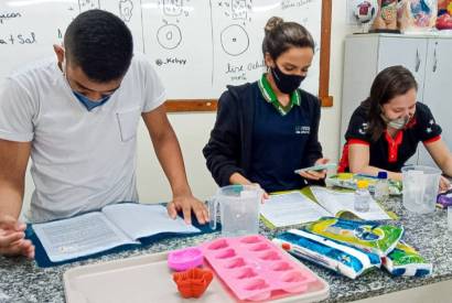 Estudantes aprendem Qumica com produo de sabonetes artesanais