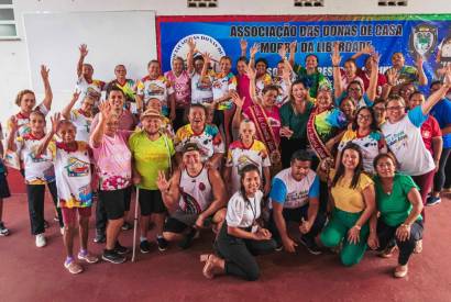 Carnaval na Floresta: Grupos de idosos de Manaus abrem desfile do grupo especial