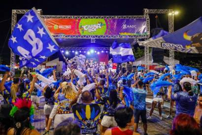 Artistas e torcedores de Caprichoso e Garantido celebram cultura popular no Esquenta do Carnaboi