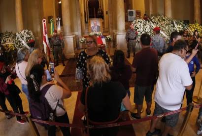 Aps dois dias de funeral, cortejo de Amazonino Mendes passar por lugares simblicos de Manaus