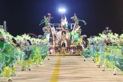 Perdeu a segunda noite dos desfiles das escolas de Samba de Manaus? Confira as principais imagens da disputa