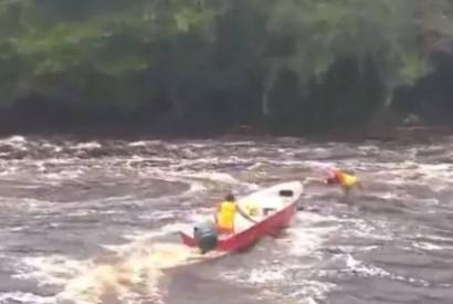 Banhista  arrastado em corredeira no AM e resgate impressiona