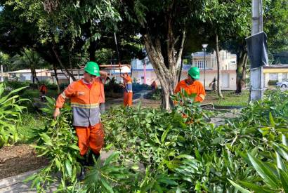 Campo do Roma recebe servio de limpeza da Prefeitura de Manaus