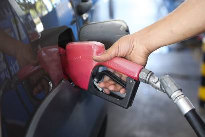 Gasolina subir at R$ 0,34 e etanol, R$ 0,02 com reonerao parcial