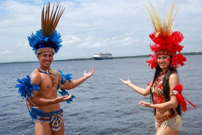 Navio Volendam chega a Manaus com mais de 2 mil turistas